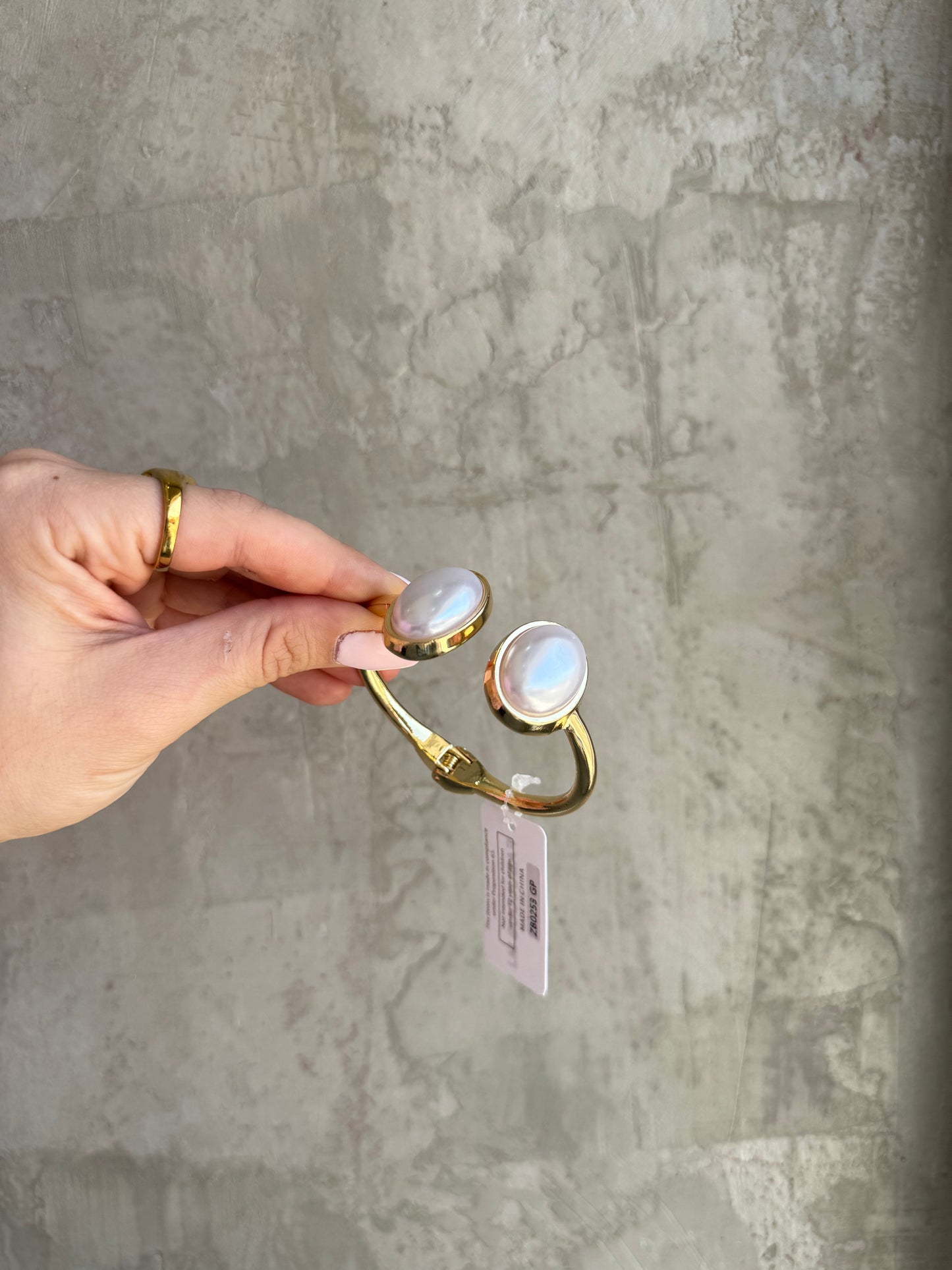 PEARL BANGLE