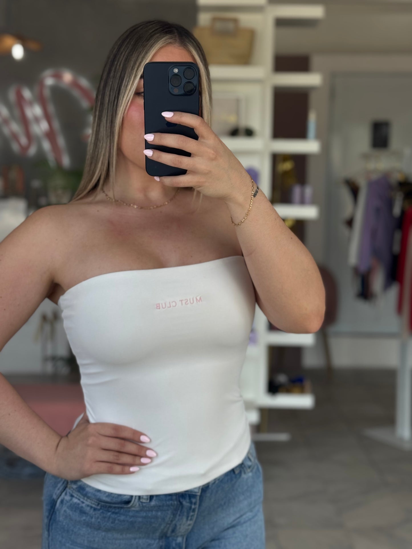 MUST CLUB WHITE LETRAS PINK