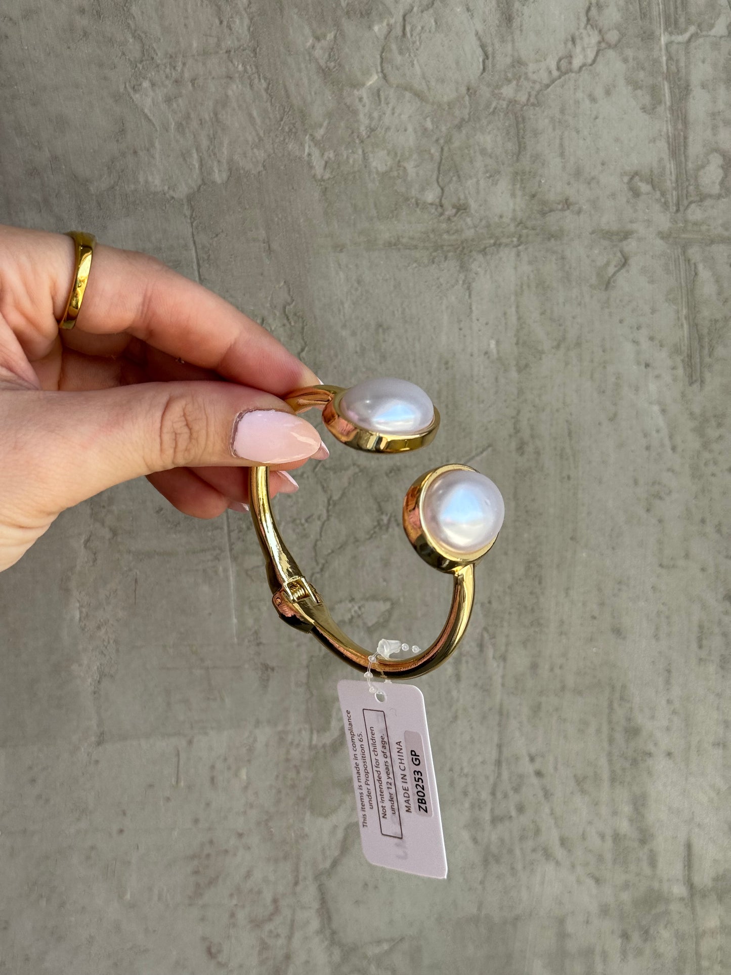 PEARL BANGLE
