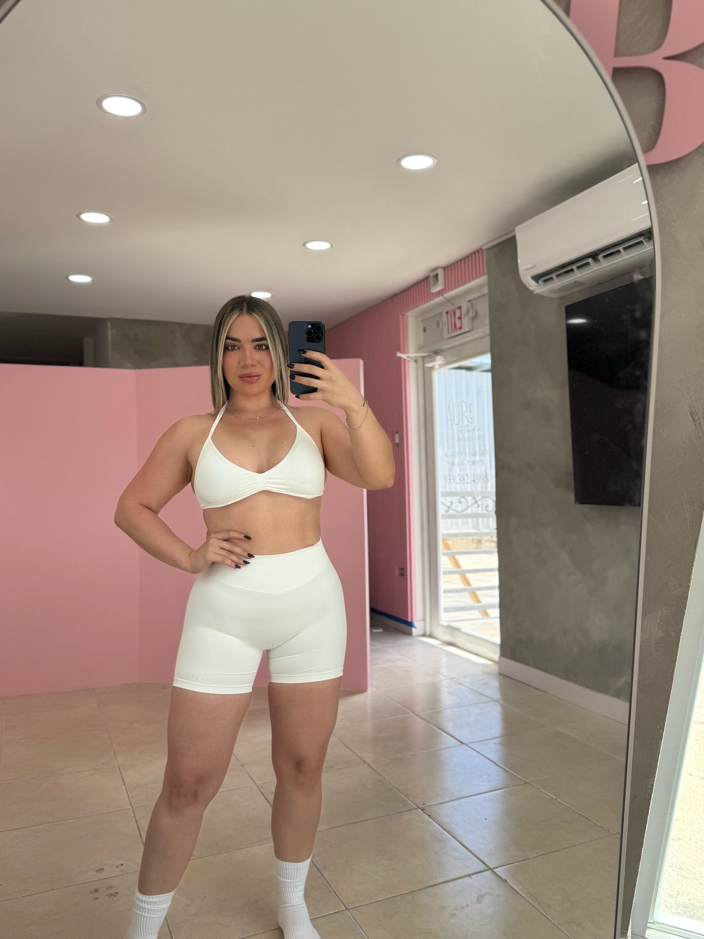 BACKLESS QUEEN WHITE