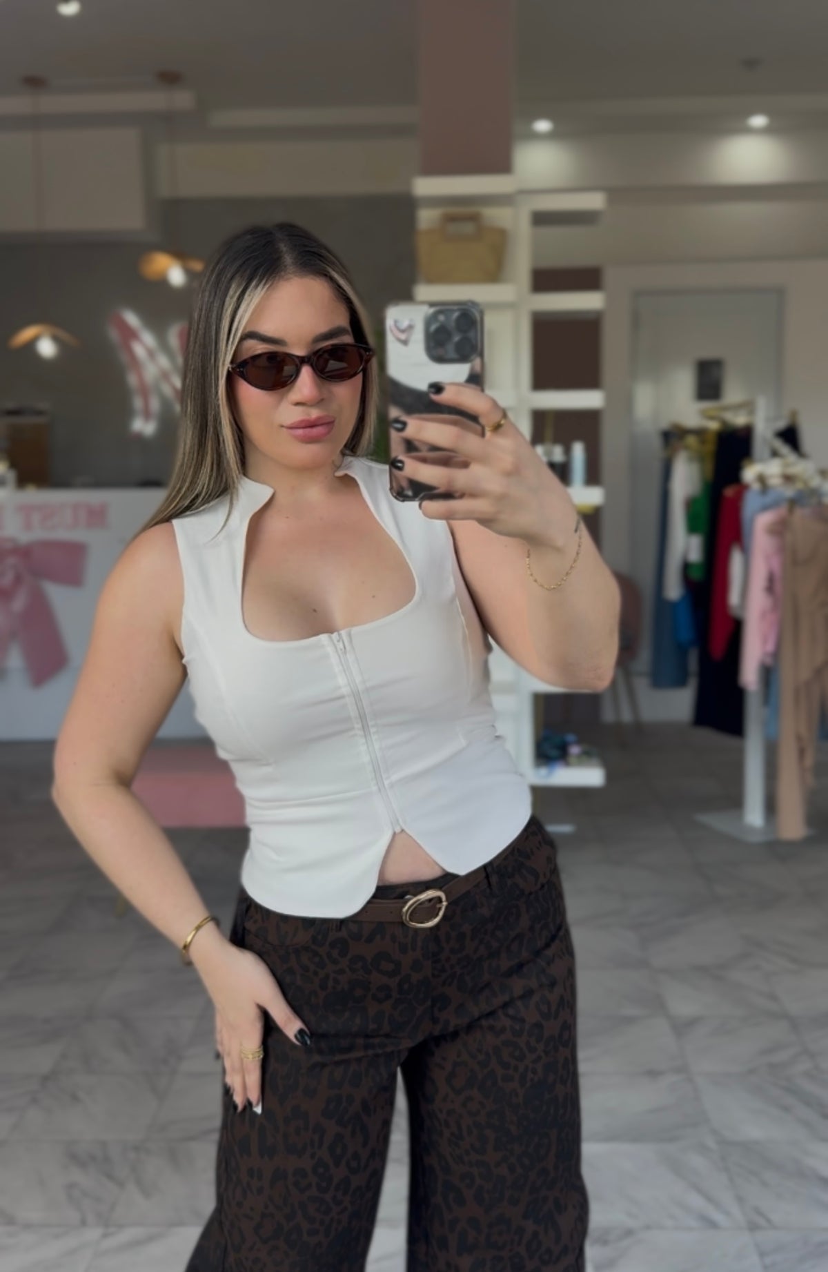 WHITE MOMENT TOP